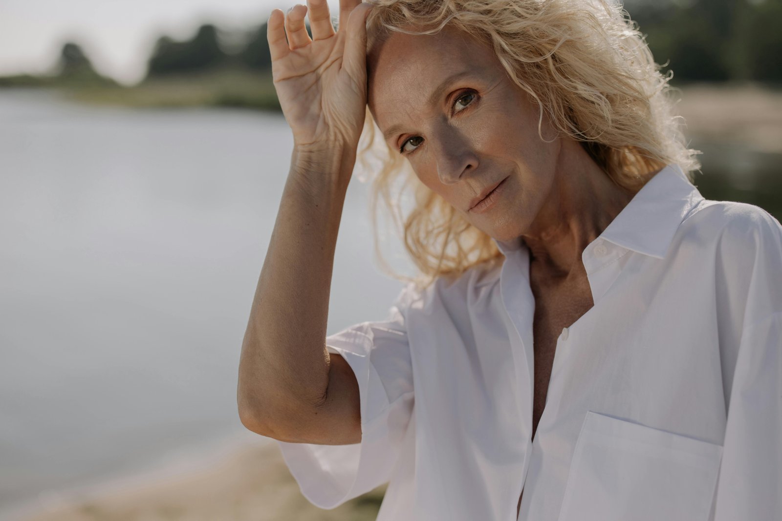 Creative woman standing on the beach, representing confidence and a new life chapter